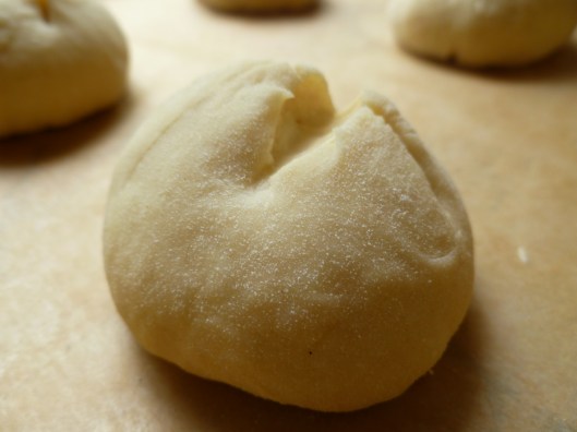 Moules a lescargot Soft Swiss rolls Tater tots finished 085