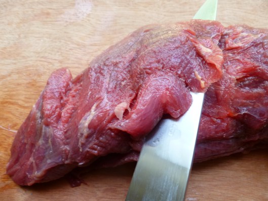 How to cut tenderloinfilet for steak au poivre 003