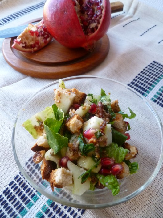 romaineapplecucumberitalianparsley salad with pomegranate seeds 021