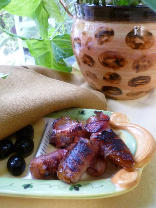 Bacon wrapped medjoul dates 001