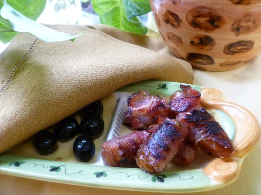 Bacon wrapped medjoul dates 003