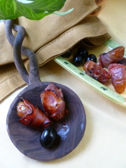 Bacon wrapped medjoul dates 013