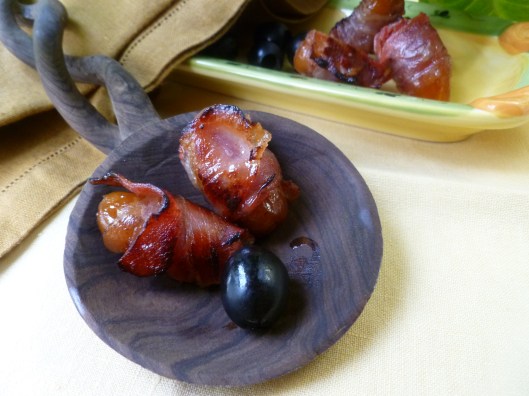 Bacon wrapped medjoul dates 017