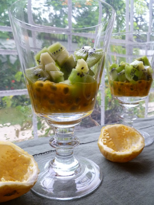 Pasion fruit Kiwi verrines and a mango 014
