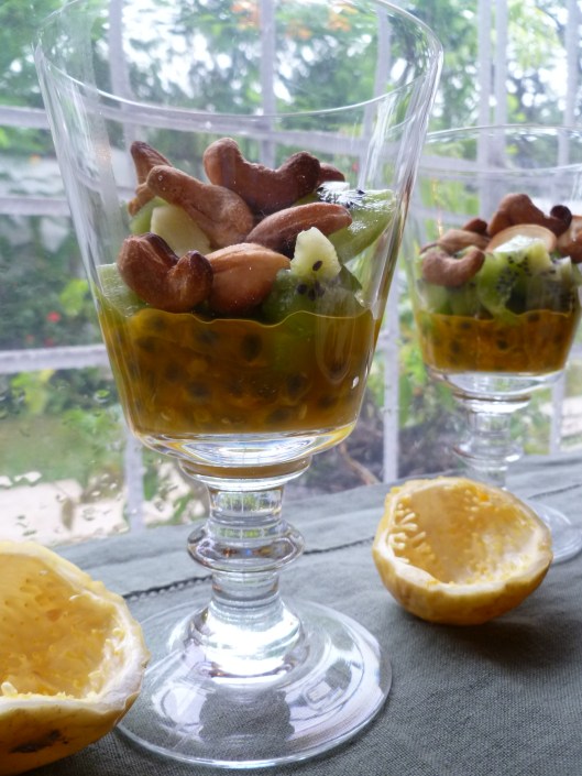 Pasion fruit Kiwi verrines and a mango 016