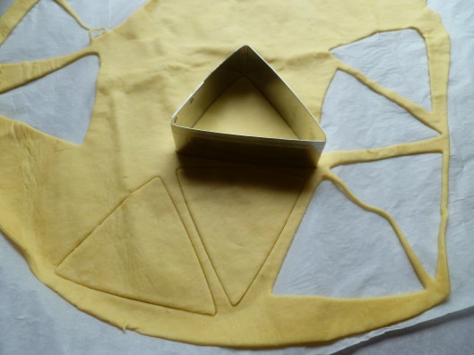 smoked duck and preiselbeeren on puffpastry triangels all 018