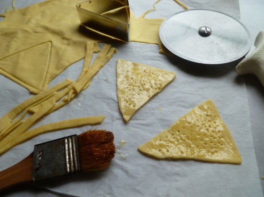 smoked duck and preiselbeeren on puffpastry triangels all 026